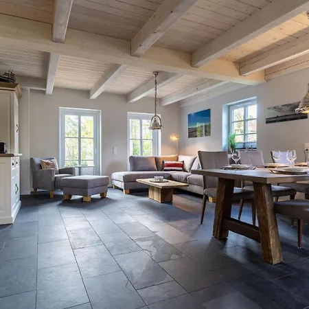 펜션 Reetdachhaus Steuerbord & Backbord Reetdachhaus Sandhus Steuerbord *