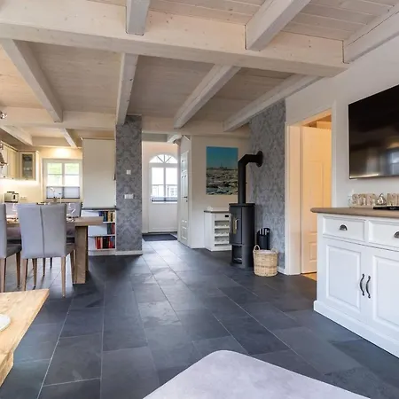 Reetdachhaus Steuerbord & Backbord Reetdachhaus Sandhus Steuerbord * Sankt Peter-Ording