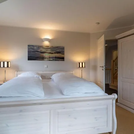 Reetdachhaus Steuerbord & Backbord Reetdachhaus Sandhus Steuerbord *