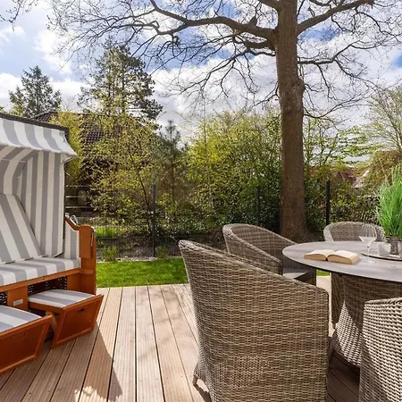 Reetdachhaus Steuerbord & Backbord Reetdachhaus Sandhus Steuerbord *